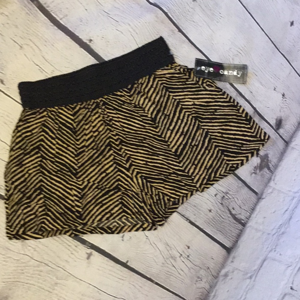 NWT Eye Candy Animal print short